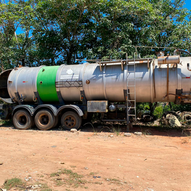 Carreta-tanque-Rodotecnica-TQ2---Ano-2010
