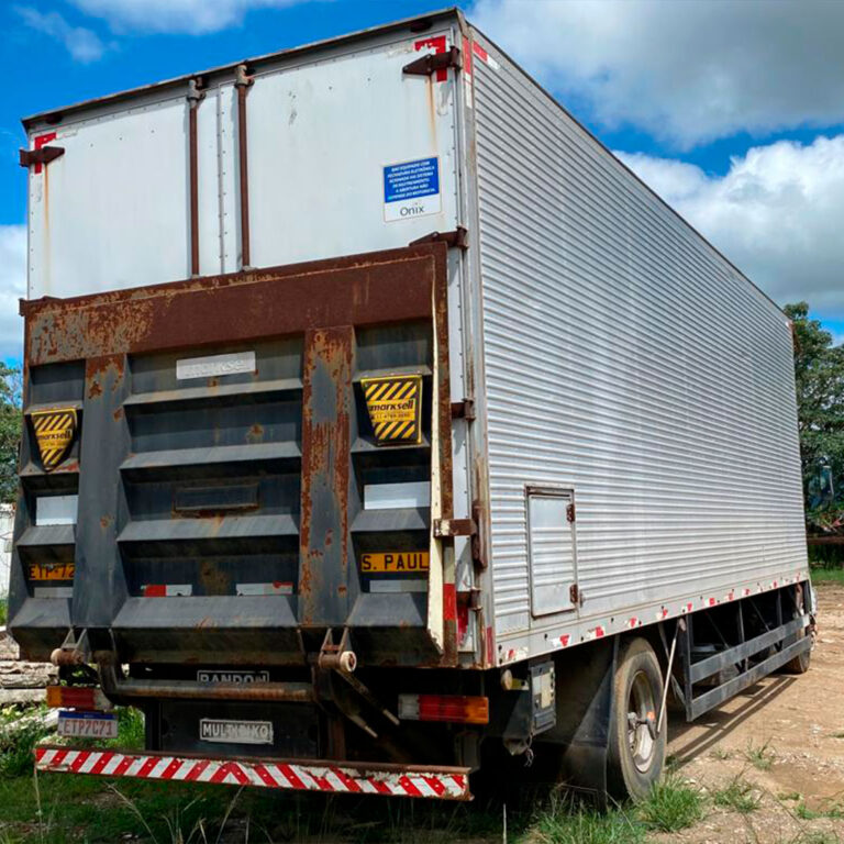 Caminhão-M.-Benz-1718-2011-2