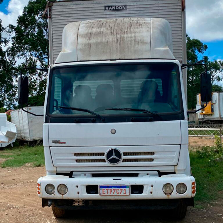 Caminhão-M.-Benz-1718-2011-4