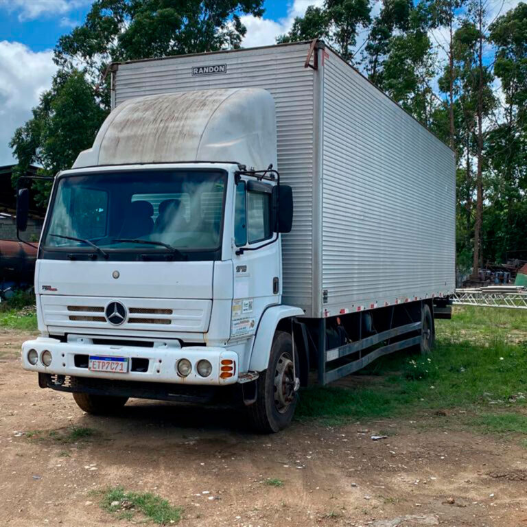 Caminhão-M.-Benz-1718-2011-5